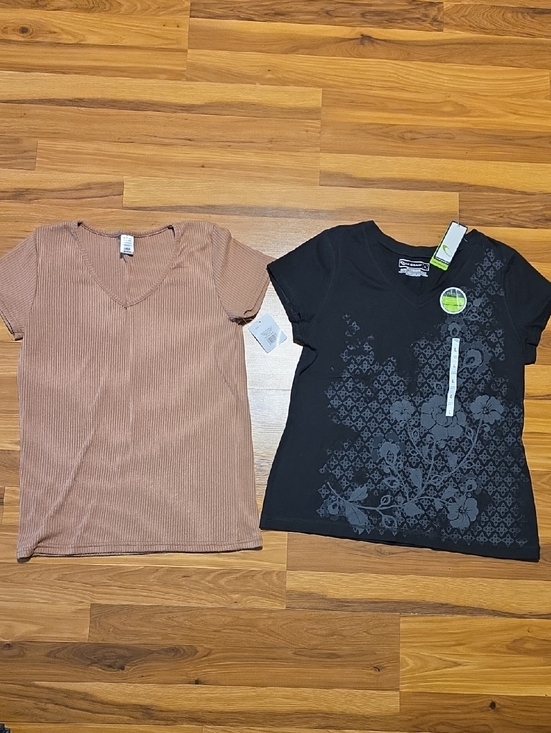 tek gear Tops - Tek Gear Ribbed Taupe V-Neck & Black Graphic Tee